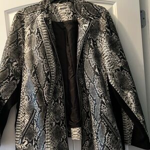Cute snake print faux leather jacket 22/24